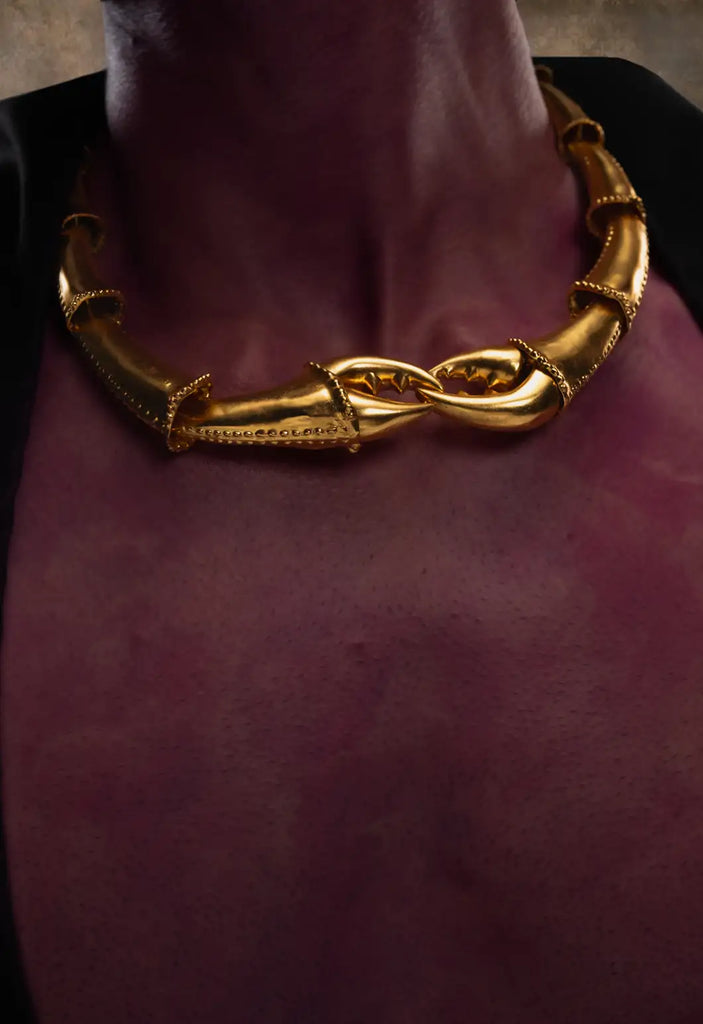 Claw-sterpobic Neckpiece