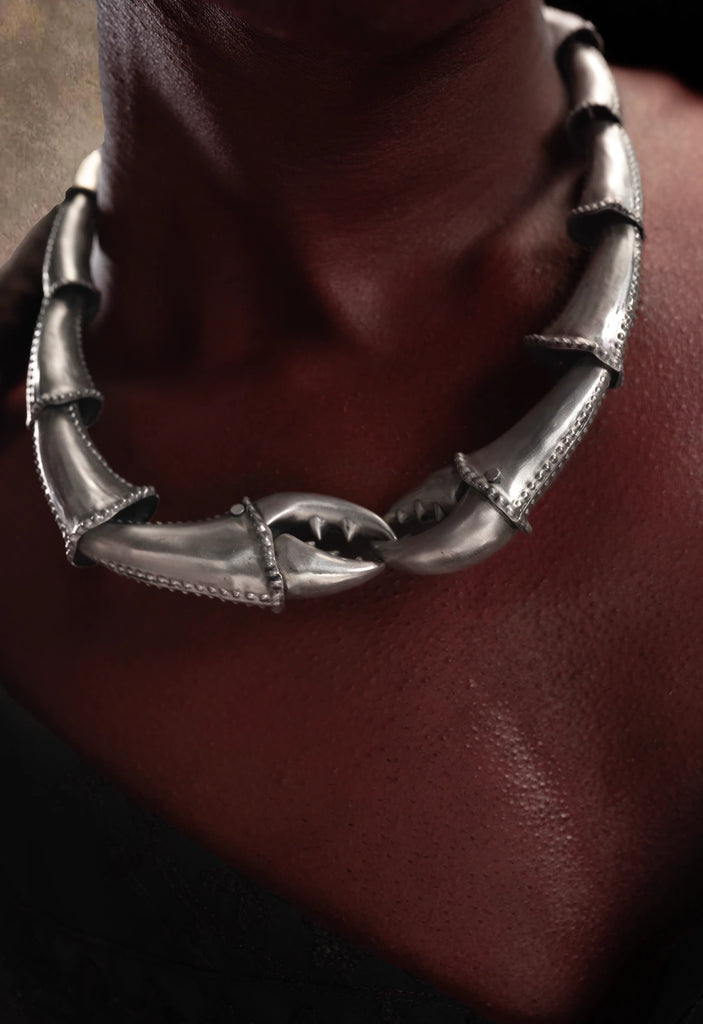 Claw-sterpobic Neckpiece