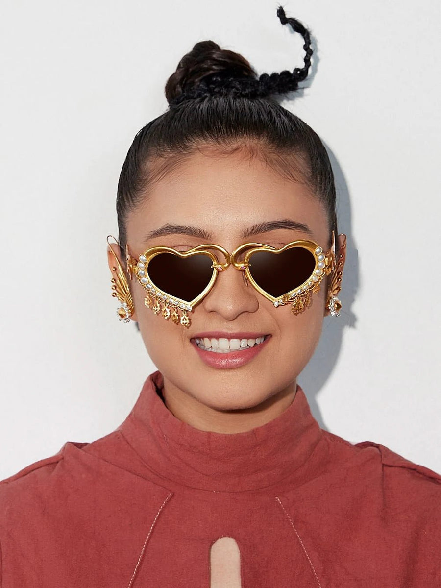 दिलDo Sunglasses in 18-carat gold plating on sterling silver, worn by a model – sunglasses, Bhavya Ramesh