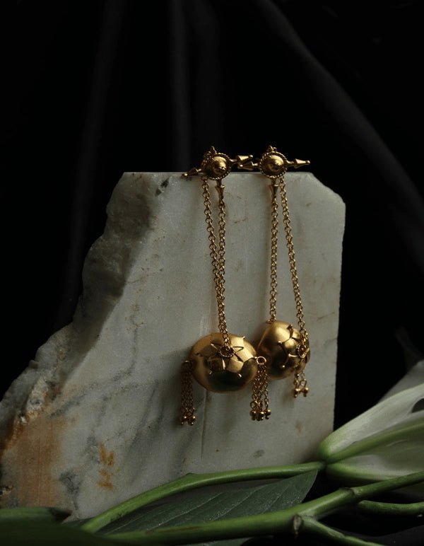 Bouclier d'oreille suspendu à l'oreille