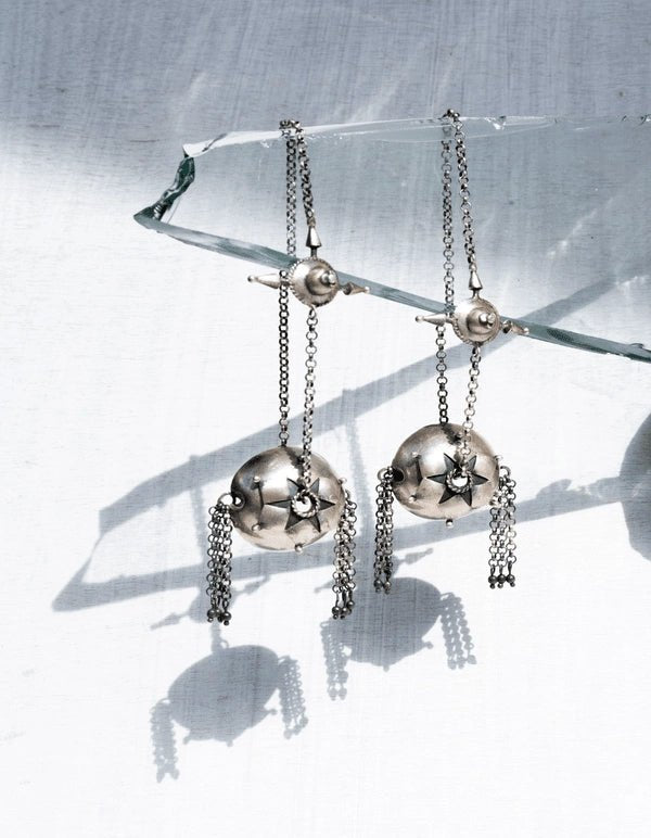 Ear Shield Ear Hang in 925 sterling silver, product photo on black – earrings, Bhavya Ramesh
