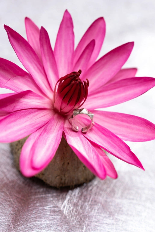 Edgy Ring