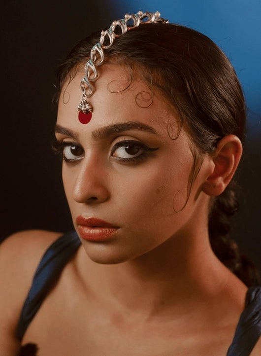 Modak Hairdrip in 925 sterling silver, worn by a model – maang tika, Bhavya Ramesh