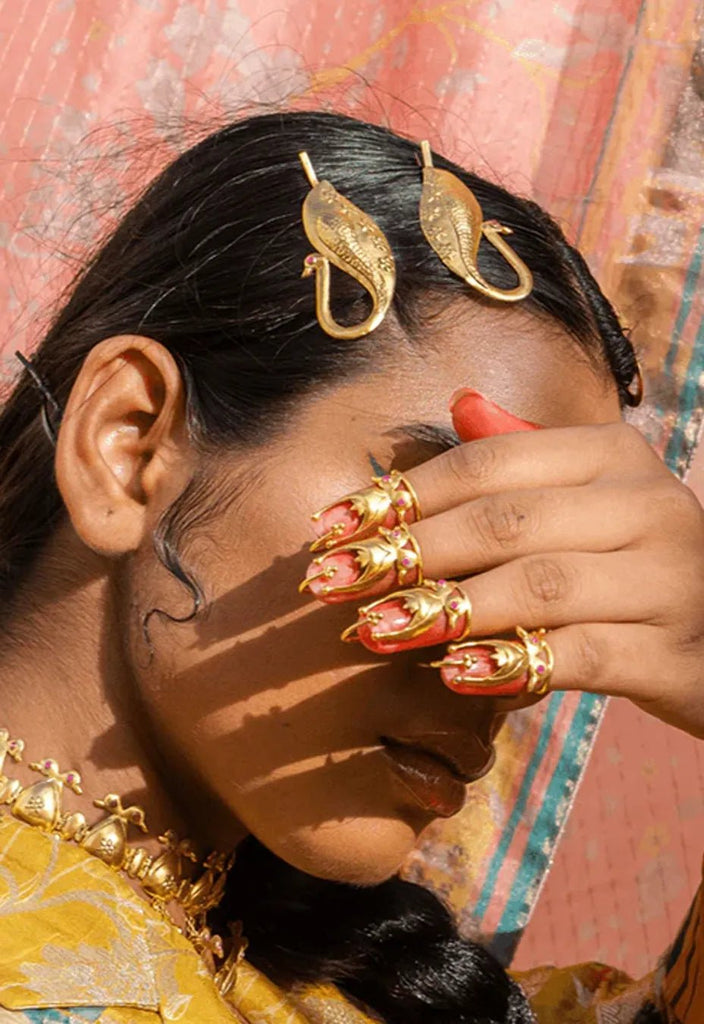 Nekhi | नेकी Bobbies de pelo