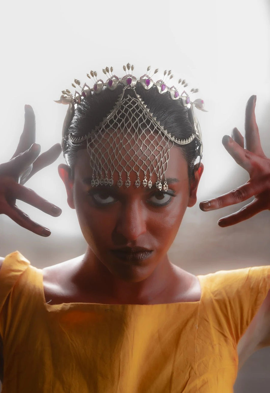 Palki in 925 sterling silver, worn by a model – hair harness, maangtika, Bhavya Ramesh