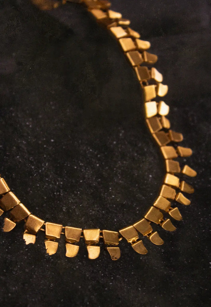 Restless Neckpiece
