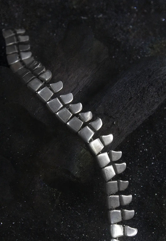 Restless Neckpiece
