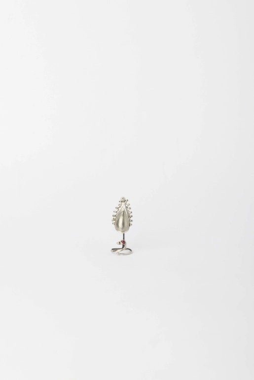 Sovereign in sterling silver, product photo on black – nail rings, Bhavya Ramesh