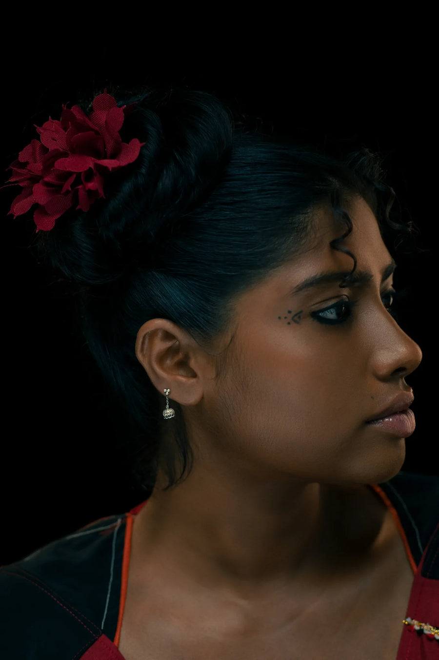 Tili Earrings in 925 sterling silver, worn by a model – secondary piercing, Bhavya Ramesh
