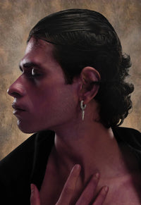 Boucle d'oreille angoissée