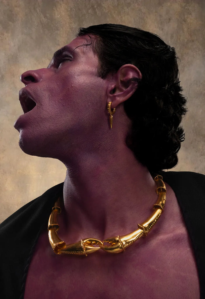 Claw-sterpobic Neckpiece