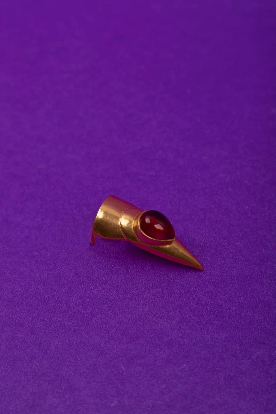 Fangs in 18-carat gold plating on sterling silver, product photo on black – nail rings, Bhavya Ramesh