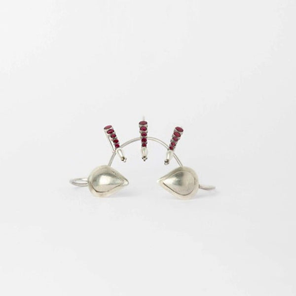 Her Highness Palm Cuff in 925 sterling silver, product photo on black – palm cuff, Bhavya Ramesh