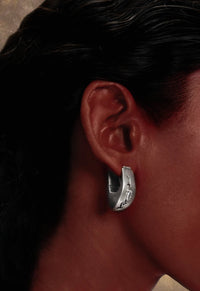 Boucle d'oreille gravée