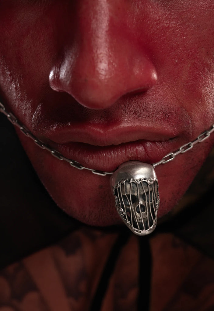 Iron grip neck piece