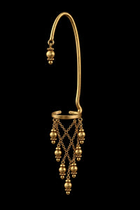 Murmur Ear Clip in 18-carat gold plating on sterling silver, product photo on black – ear clips, Bhavya Ramesh