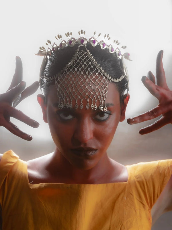 Palki in 925 sterling silver, worn by a model – hair harness, maangtika, Bhavya Ramesh