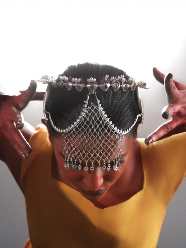 Palki in 925 sterling silver, worn by a model – hair harness, maangtika, Bhavya Ramesh