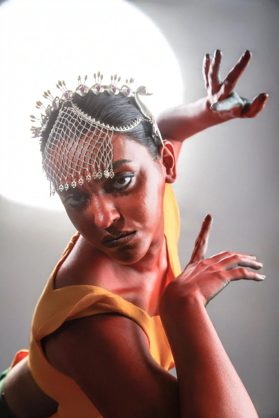 Palki in 925 sterling silver, worn by a model – hair harness, maangtika, Bhavya Ramesh