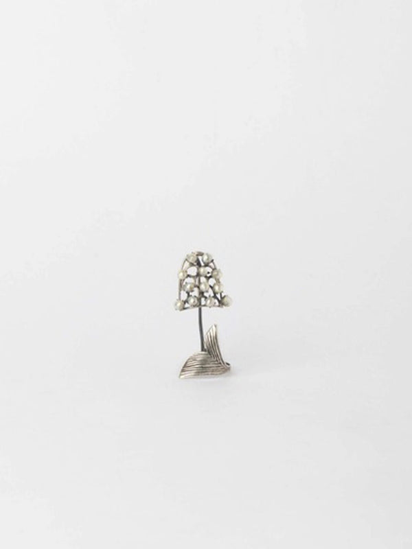 The Pearler in 925 sterling silver, product photo on black – nail rings, Bhavya Ramesh