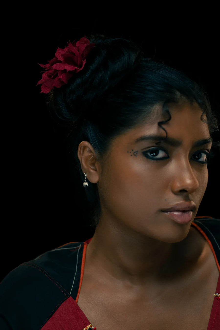 Tili Earrings in 925 sterling silver, worn by a model – secondary piercing, Bhavya Ramesh